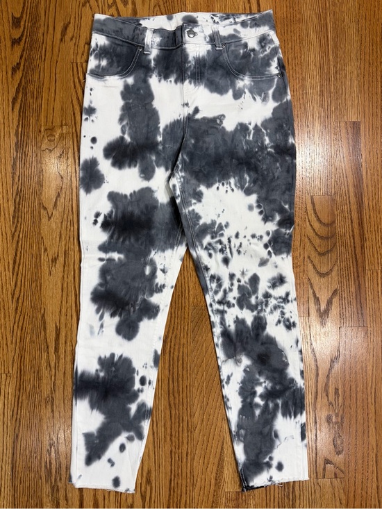 HUE Pants - HUE B&W Tie-Dye High Skimmer Raw Hem Denim Leggings (Small)